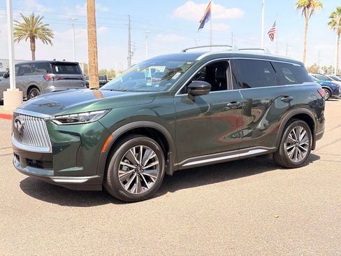 Certified 2026 INFINITI QX60 Luxe w/ Family Package FWD image 2