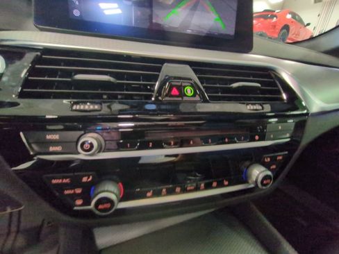 Used 2019 BMW M550i xDrive image 17