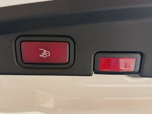 Used 2021 Mercedes-Benz E 450 4MATIC Cabriolet image 28