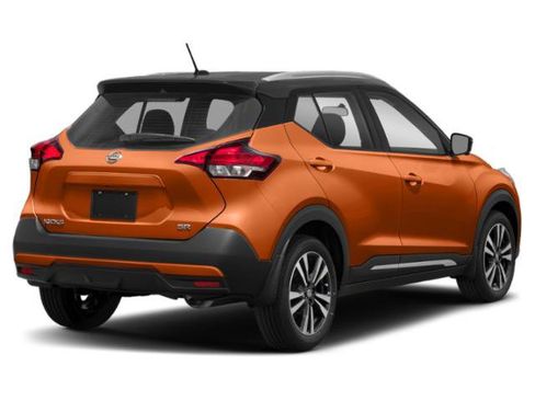 Used 2019 Nissan Kicks SR w/ Exterior Package FWD image 2