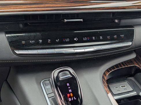 Used 2023 Cadillac Escalade Luxury AWD/4WD image 29