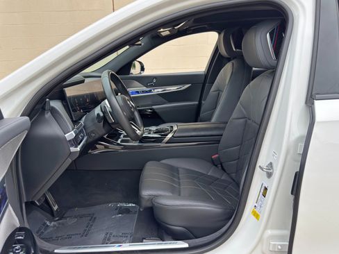 Used 2023 BMW 740i RWD image 18
