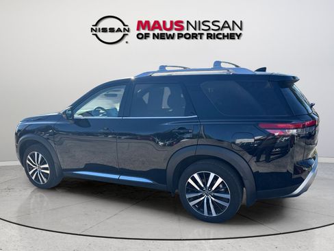 Certified 2025 Nissan Pathfinder Platinum w/ Cargo Package FWD image 9