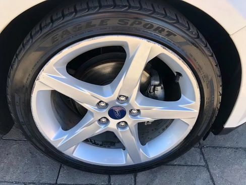Used 2013 Ford Focus Titanium w/ Titanium Handling Pkg FWD image 9