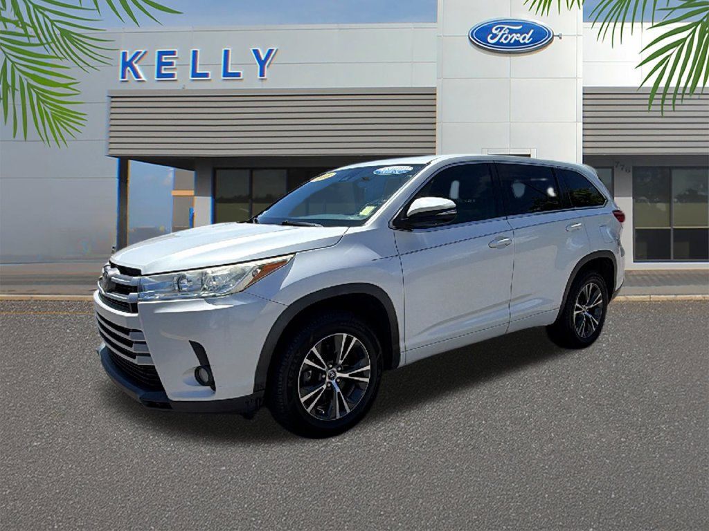 Used 2018 Toyota Highlander Plus FWD image 1