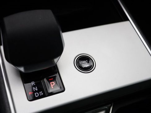 New 2025 Land Rover Range Rover Long Wheelbase SE image 13