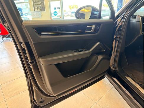 Used 2020 Porsche Cayenne AWD/4WD image 8