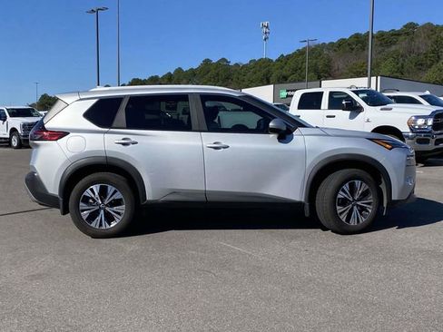 Used 2023 Nissan Rogue SV w/ SV Premium Package image 2