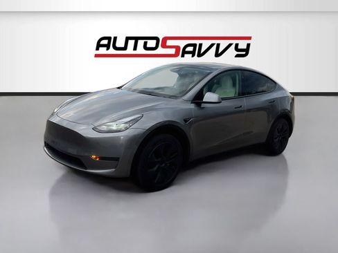 Used 2024 Tesla Model Y Long Range RWD image 3