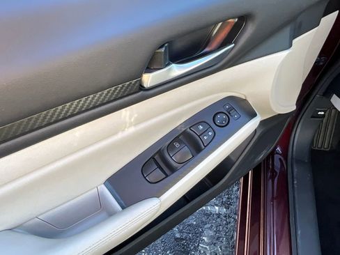 Used 2024 Nissan Altima 2.5 SV image 31