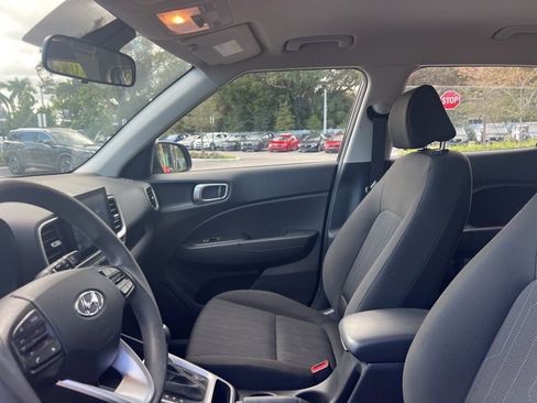 Used 2023 Hyundai Venue SE image 15