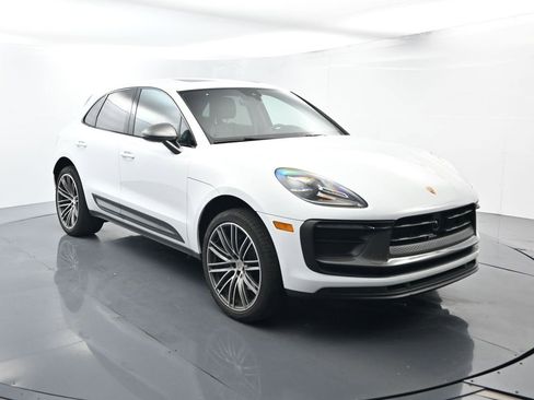 Used 2025 Porsche Macan image 17