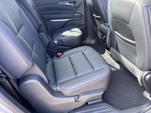Used 2025 Chevrolet Traverse High Country image 16