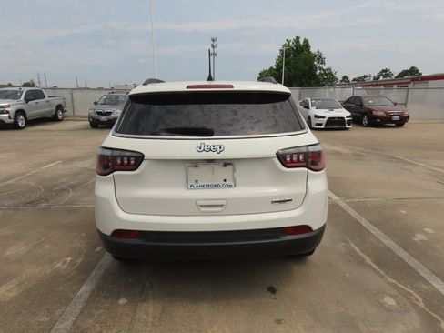 Used 2018 Jeep Compass Latitude w/ Popular Equipment Group FWD image 13