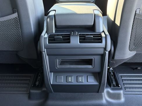New 2026 Land Rover Defender 110 X-Dynamic SE image 19