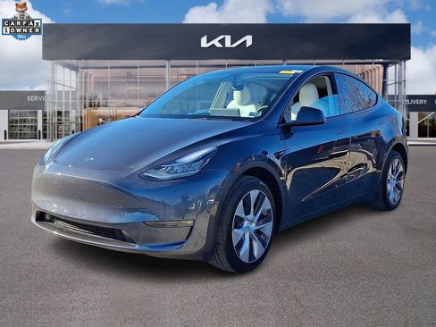 Used 2022 Tesla Model Y Long Range image 3