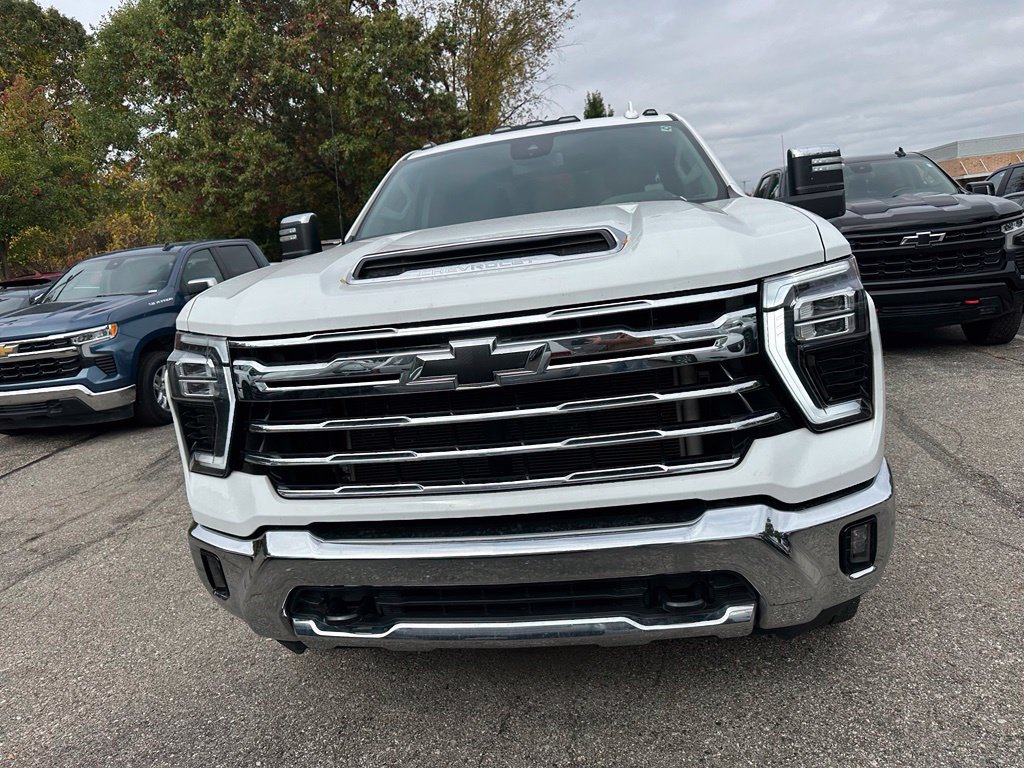 Used 2024 Chevrolet Silverado 2500 LTZ w/ LTZ Convenience Package AWD/4WD image 13