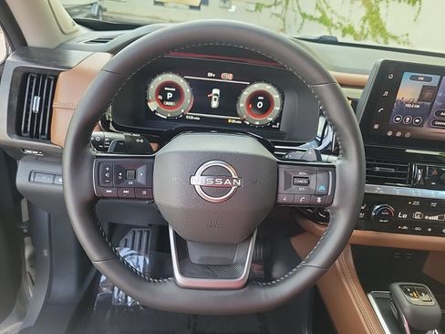 Used 2026 Nissan Pathfinder Platinum AWD/4WD image 24