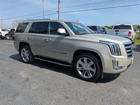 Used 2016 Cadillac Escalade Luxury AWD/4WD image 8