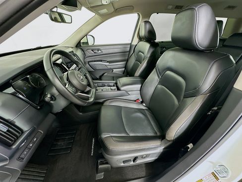 Used 2023 Nissan Pathfinder SL w/ Lighting Package (N92) AWD/4WD image 13