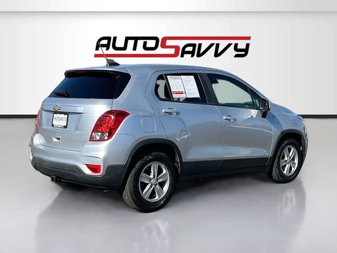 Used 2022 Chevrolet Trax LS w/ Tint and Cruise Package FWD image 7