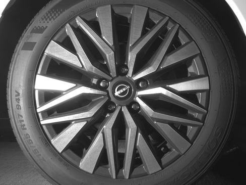 Used 2025 Nissan Altima 2.5 SV FWD image 15