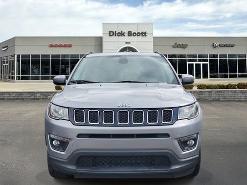 Used 2018 Jeep Compass Latitude w/ Popular Equipment Group AWD/4WD image 2