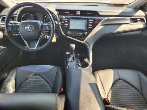 Used 2018 Toyota Camry SE FWD image 13