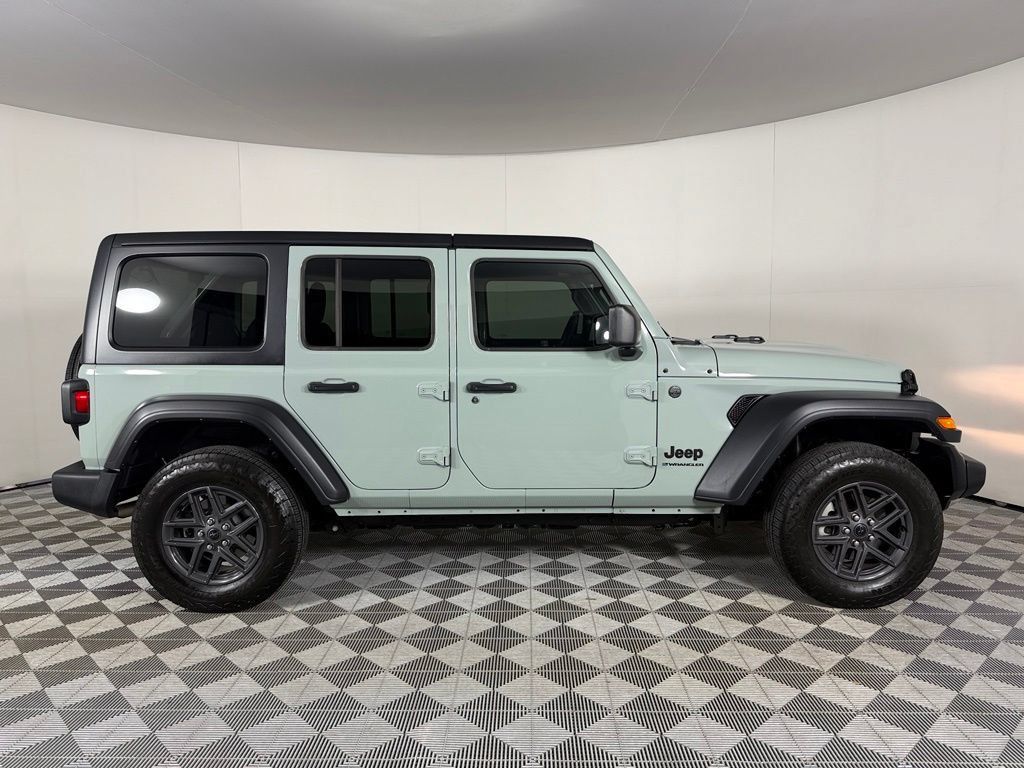 Used 2024 Jeep Wrangler Unlimited Sport AWD/4WD image 5