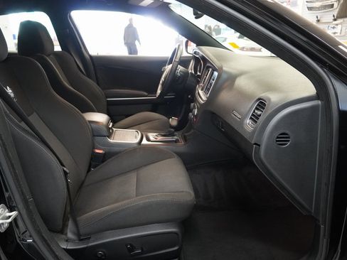 Used 2018 Dodge Charger R/T Scat Pack image 31