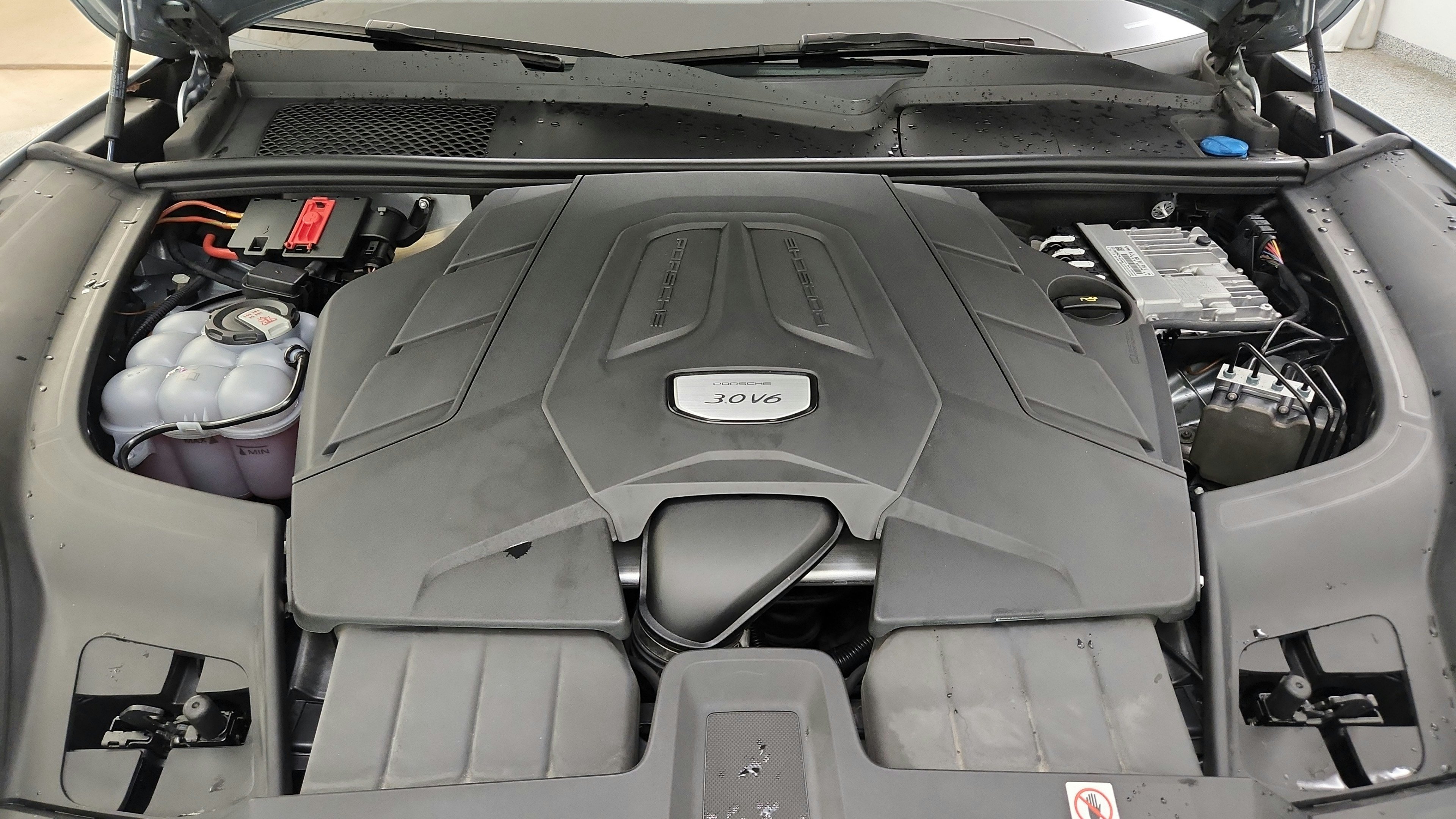 Used 2023 Porsche Cayenne Coupe AWD/4WD image 29