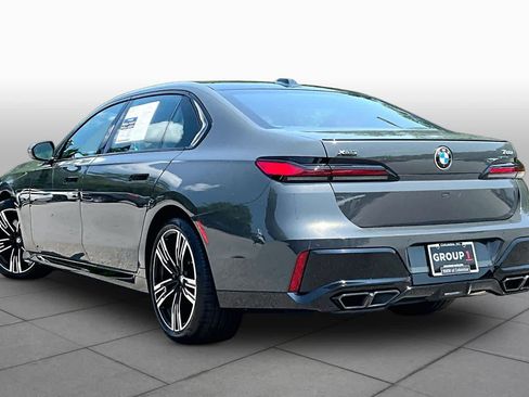 Used 2023 BMW 760i xDrive w/ Luxury Rear Seating Package AWD/4WD image 11