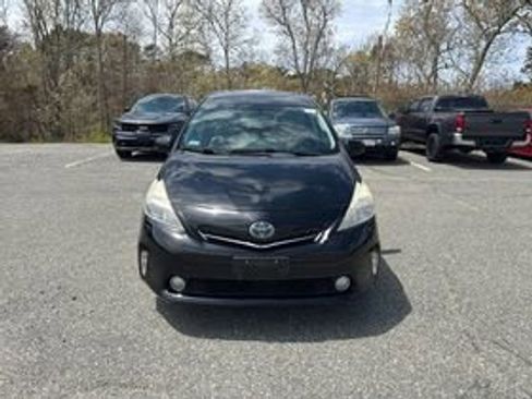 Used 2012 Toyota Prius V Five FWD image 2
