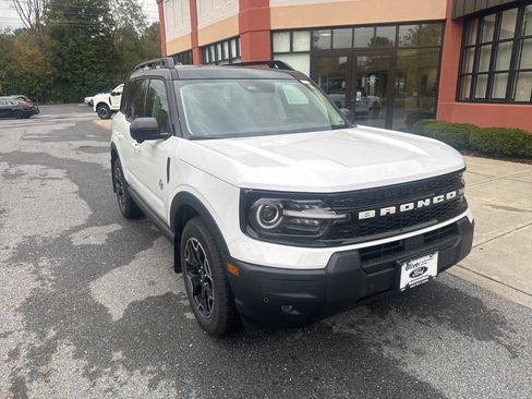 New 2025 Ford Bronco Sport Outer Banks w/ Outer Banks Tech Package+ image 9