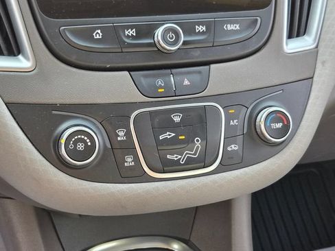 Used 2022 Chevrolet Malibu LS w/ Driver Confidence Package II FWD image 31