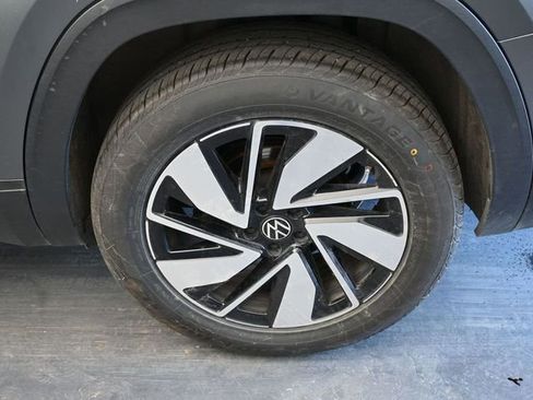 Used 2024 Volkswagen Atlas SE image 14