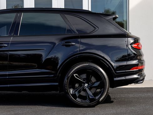 Used 2022 Bentley Bentayga image 15