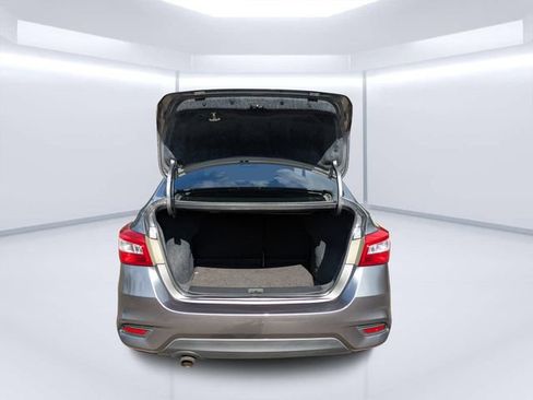 Used 2017 Nissan Sentra SR w/ SR Midnight Edition FWD image 12