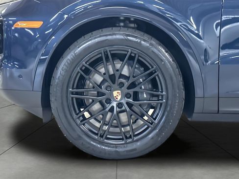 New 2025 Porsche Cayenne Coupe image 12