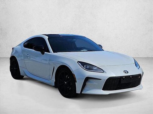 Used 2024 Toyota GR86 Premium RWD image 3