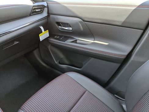 Certified 2025 Nissan Kicks SR FWD image 23