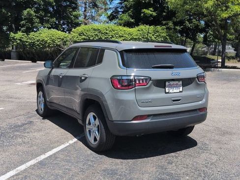 Used 2024 Jeep Compass Latitude w/ Convenience Group AWD/4WD image 5
