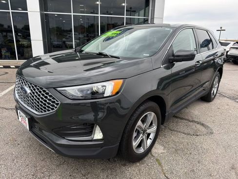 Used 2023 Ford Edge SEL w/ Convenience Package image 3