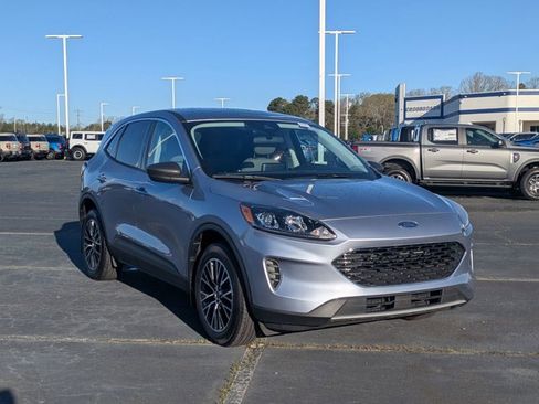 Certified 2022 Ford Escape SE image 2