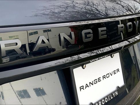Certified 2026 Land Rover Range Rover Velar Dynamic SE AWD/4WD image 9