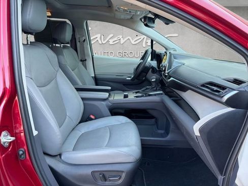 Used 2022 Toyota Sienna Limited image 24