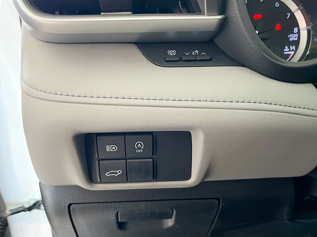 Used 2024 Toyota Highlander LE FWD image 10