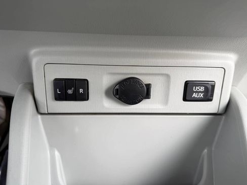 Used 2013 Toyota Prius V Five image 27