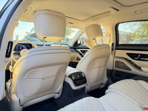 Used 2022 Mercedes-Benz S 580 4MATIC Sedan w/ AMG Line Package image 18