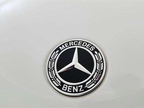 Used 2025 Mercedes-Benz GLC 300 image 14